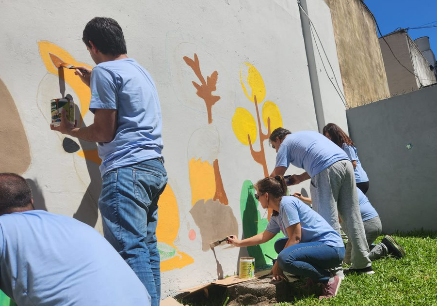 Argentina Volunteers Painting