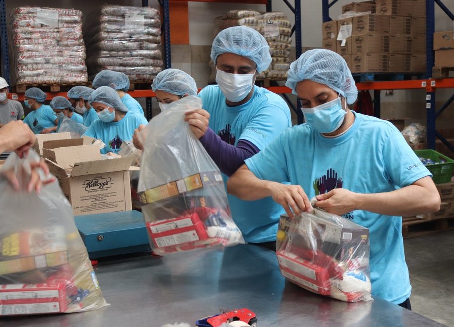 Colombia Volunteers Packing